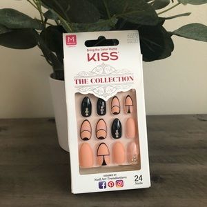 RARE Kiss Collection Press on nails. FREE GIFTS included!